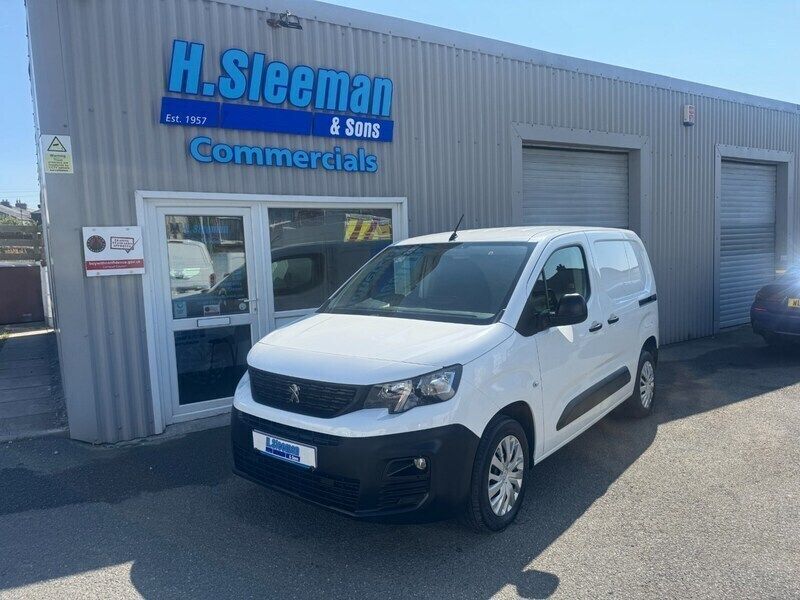 White Used 2020 Peugeot Partner MPV | £9,995 (Fair price) - Image 1/4