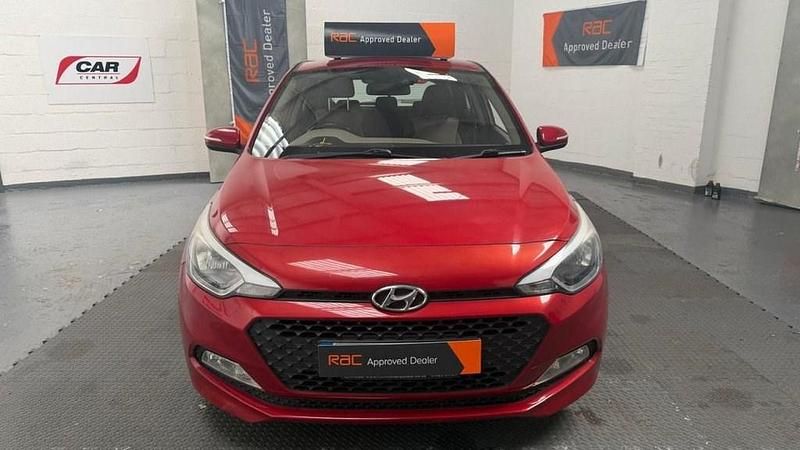 Used Hyundai i20 SE 100 HP (73 kW) 2016 Red Hatchback