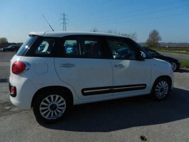 Used Fiat 500L Pop Star 95 HP (69 kW) 2014 White MPV