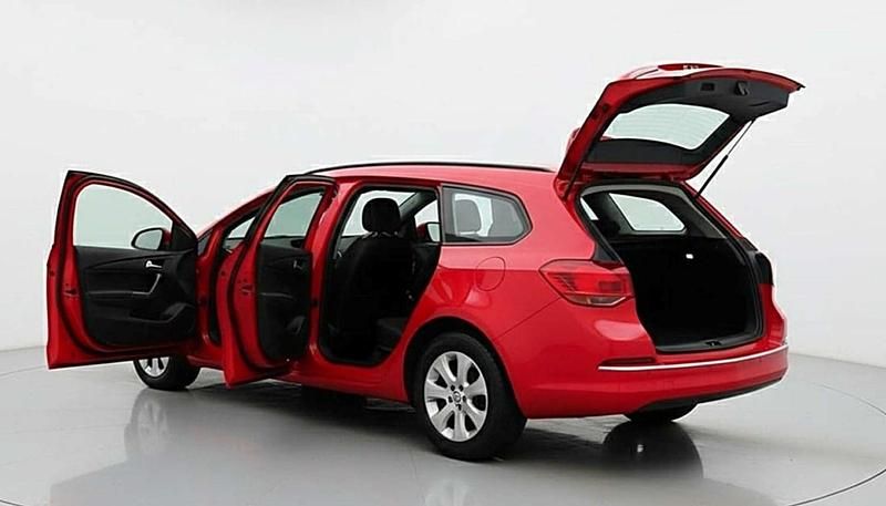 Used Vauxhall Astra Design Edition 2015 Red Estate
