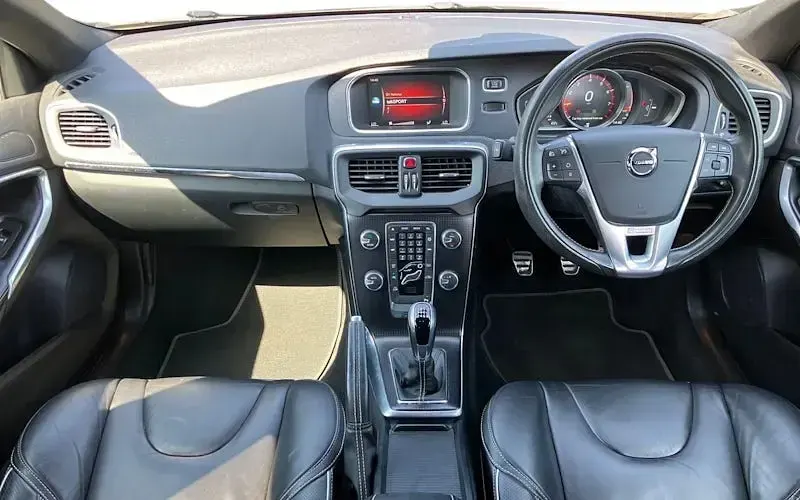 Used Volvo V40 R-Design Pro 152 HP (111 kW) 2019 Hatchback