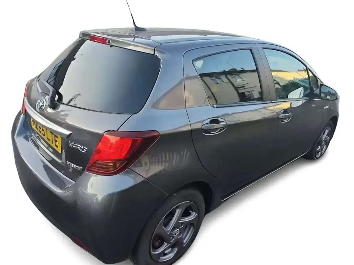 Used Toyota Yaris 101 HP (74 kW) 2016 Grey Hatchback
