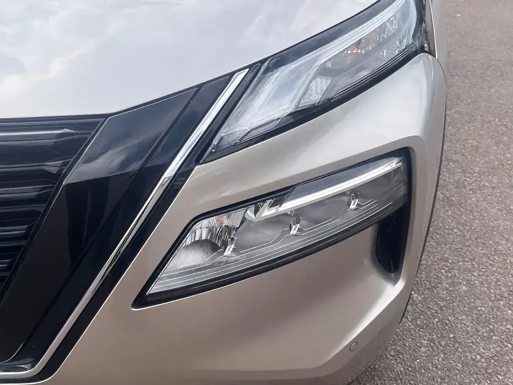 Used Nissan X-Trail N-Connecta 213 HP (156 kW) 2024 Silver SUV