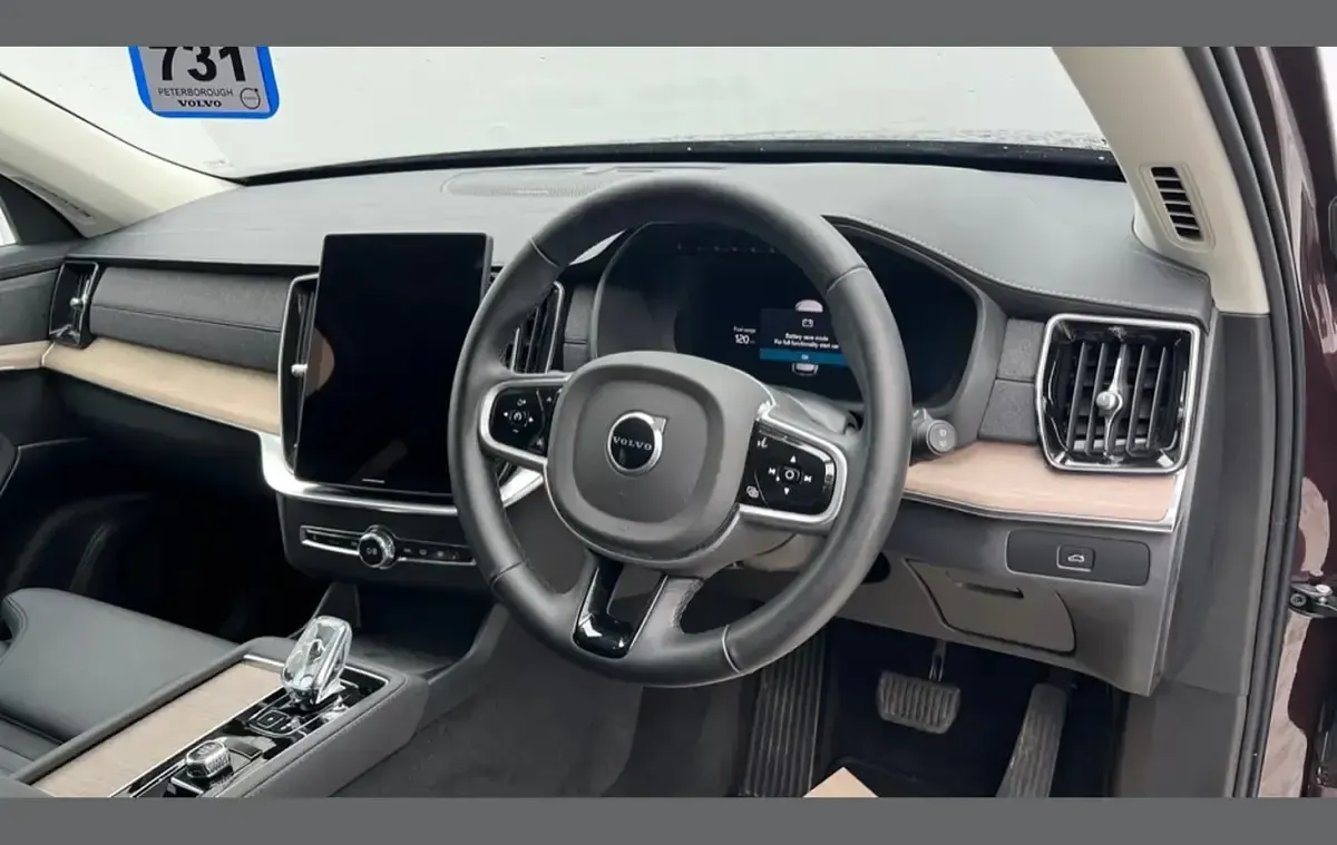 Used Volvo XC90 Plus 247 HP (181 kW) 2025 Red SUV