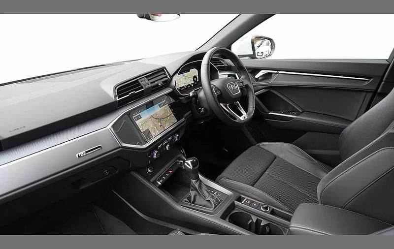 Used Audi Q3 S-Line 150 HP (110 kW) 2022 White SUV