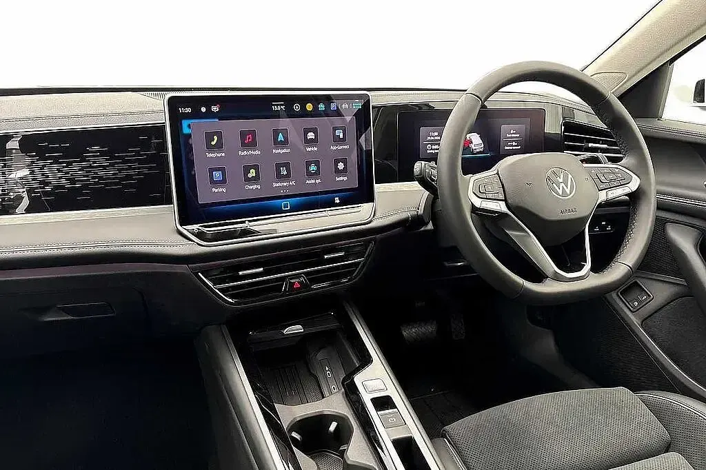 New VW Passat Elegance 204 HP (150 kW) 2026 White Estate