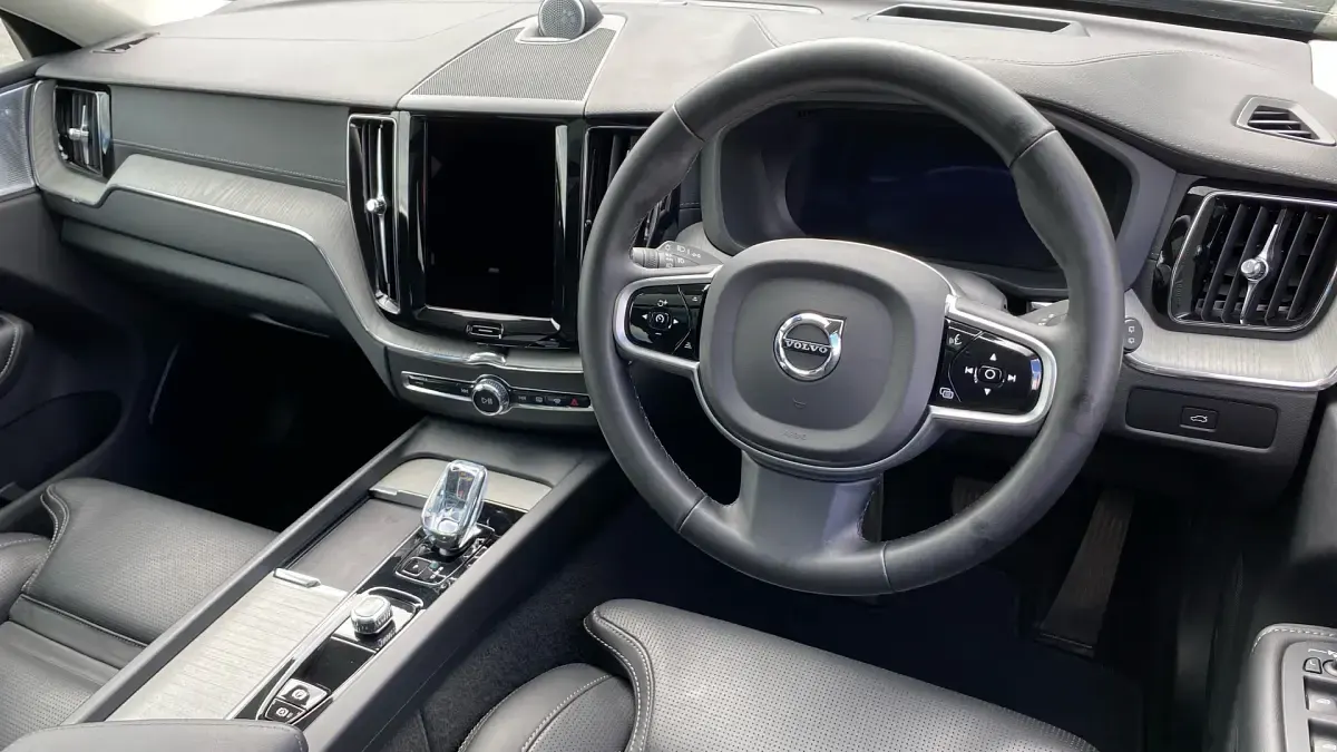 Used Volvo XC60 Ultra 250 HP (183 kW) 2024 Grey SUV