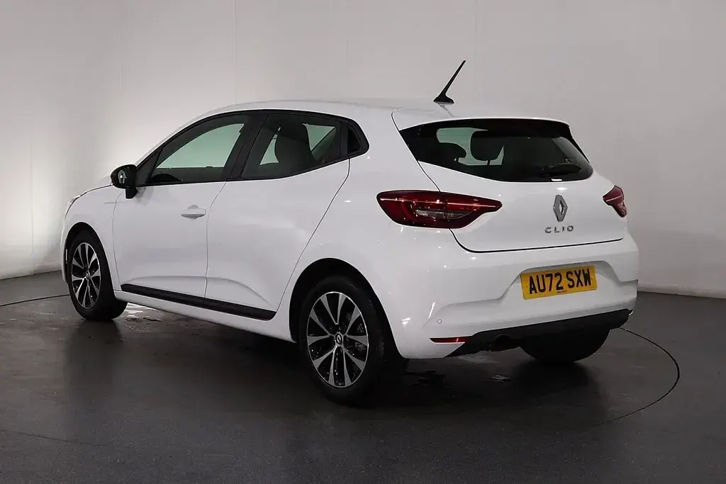 Used Renault Clio Evolution 90 HP (66 kW) 2022 White Hatchback