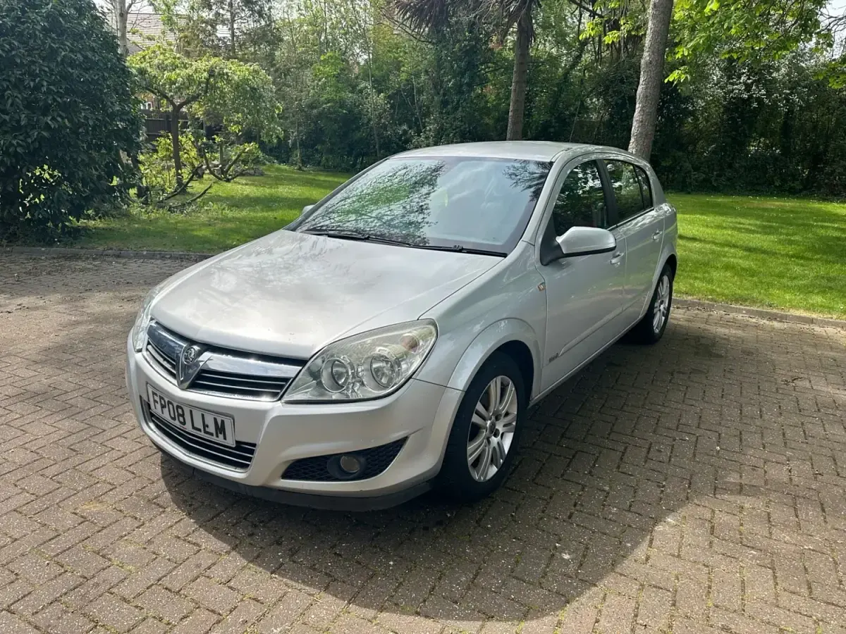 Second-hand Vauxhall Astra Design Edition 2008 Argintiu Hatchback