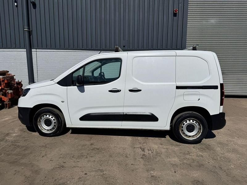 Used Toyota Proace Active 120 HP (88 kW) 2021 White MPV