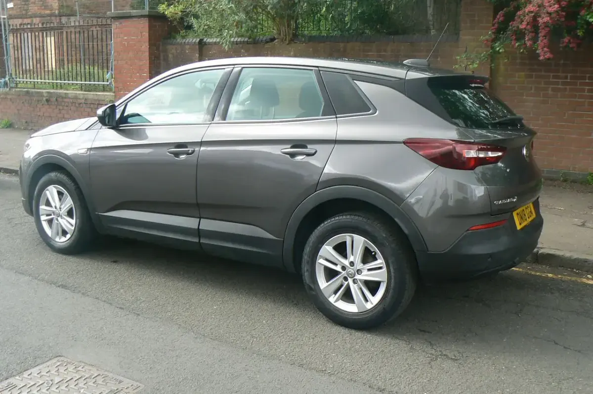 Used Vauxhall Grandland X S 130 HP (95 kW) 2018 Grey SUV