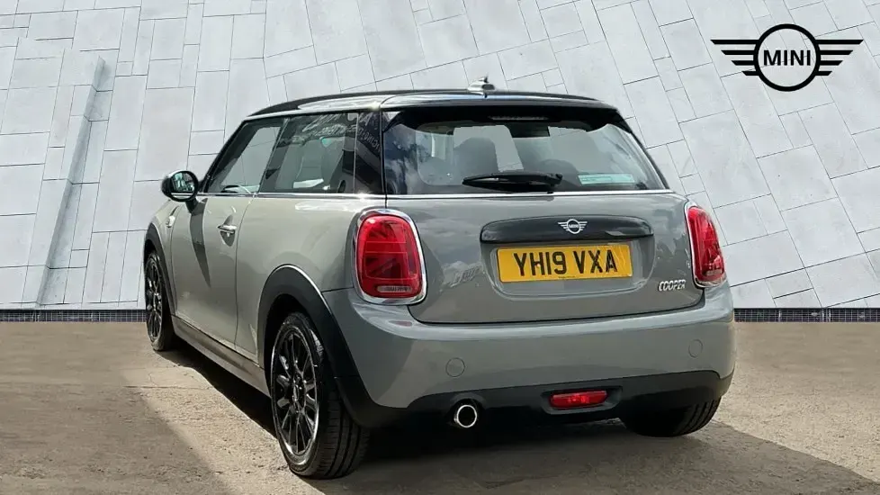 Begagnad Mini Cooper Classic 134 HK (98 kW) 2019 Grå Halvkombi