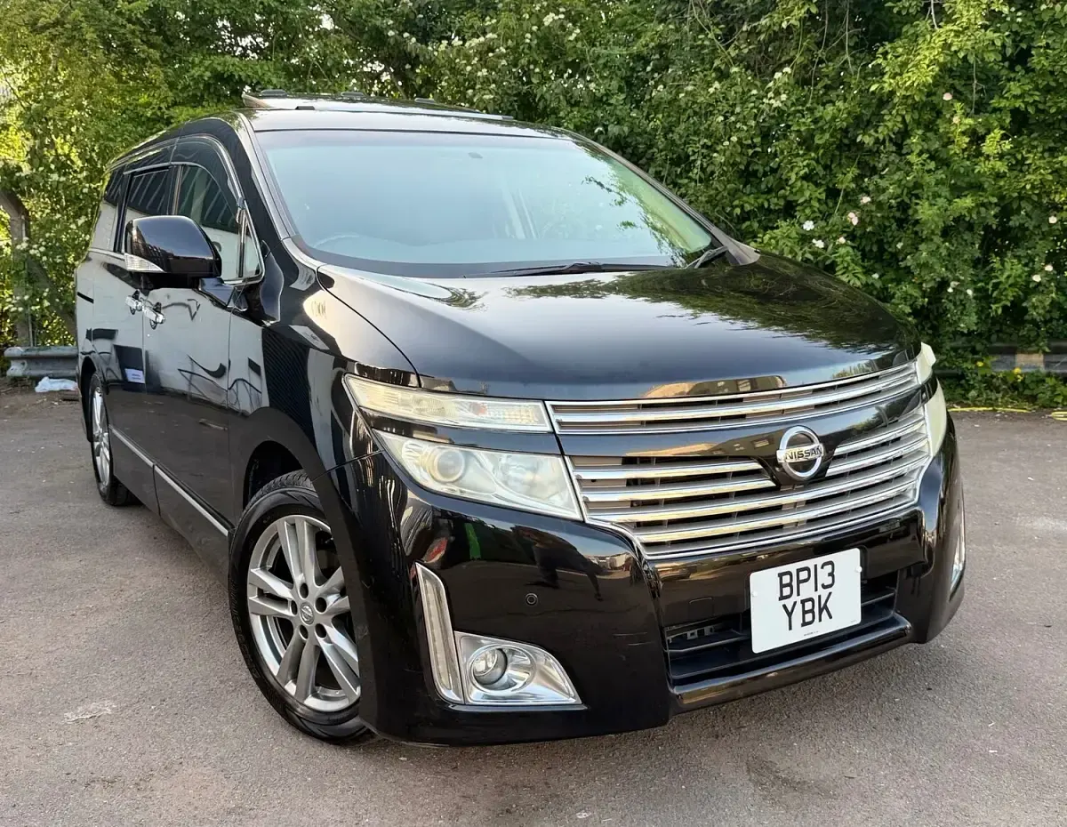 Usado Nissan Elgrand 2026 Negro Monovolumen