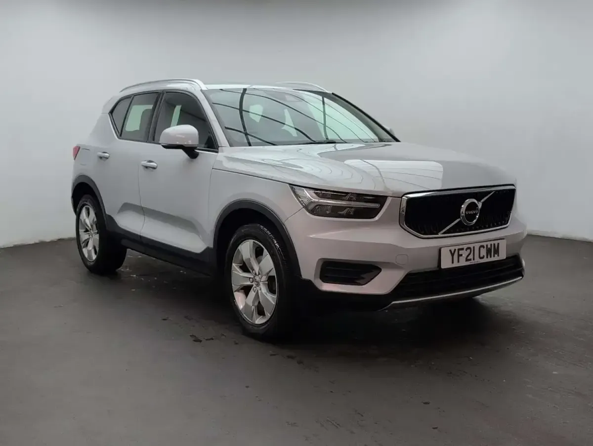Used Volvo XC40 Momentum 163 HP (119 kW) 2021 Silver SUV