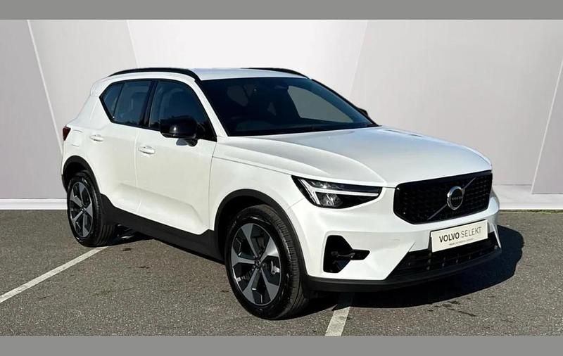 White Used 2025 Volvo XC40 Plus SUV | £32,450 (Fair price) - Image 1/3