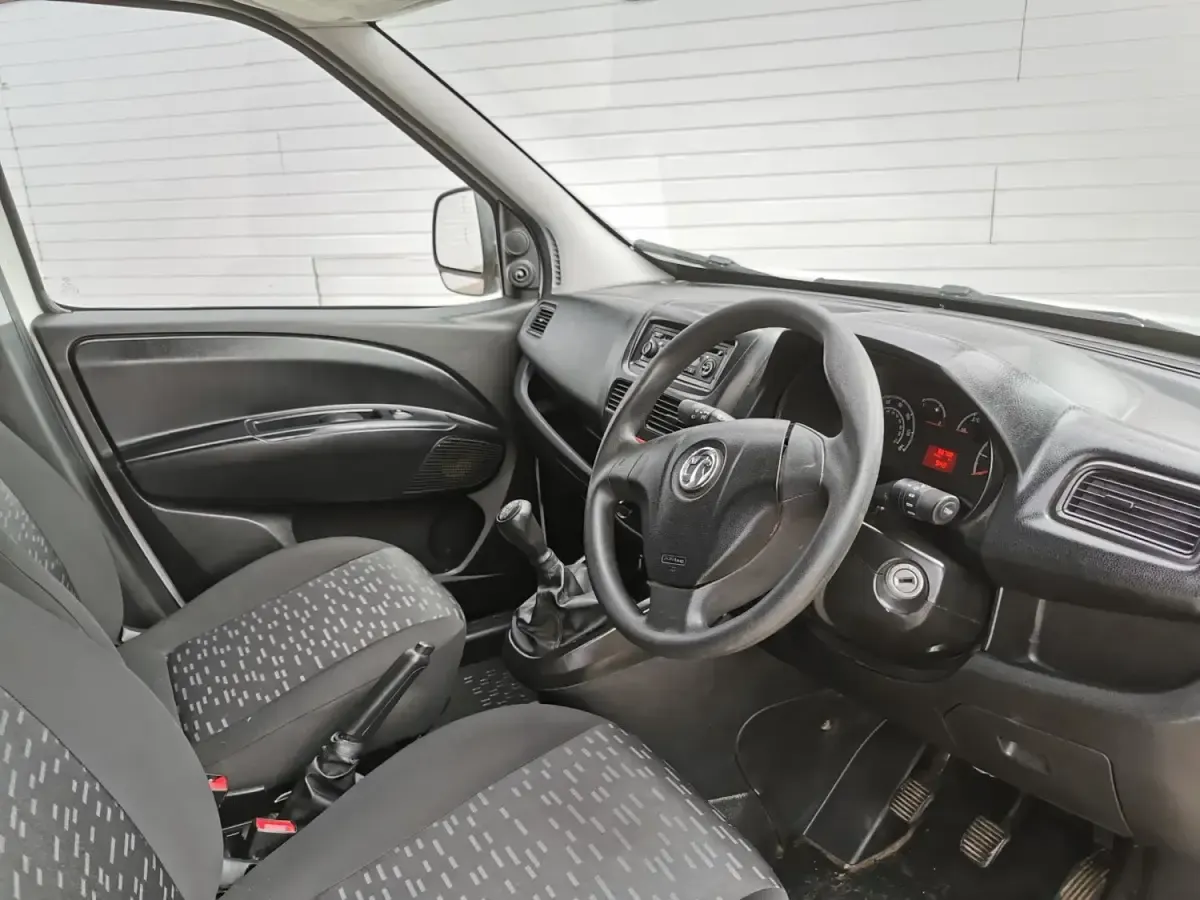 Begagnad Vauxhall Combo 95 HK (69 kW) 2018 Vit Minibuss