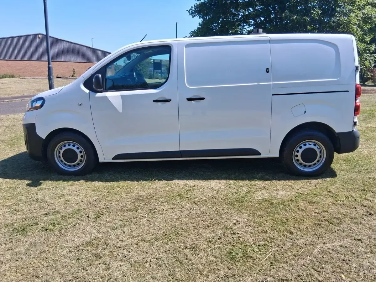 Used Vauxhall Vivaro Edition 100 HP (73 kW) 2019 White MPV