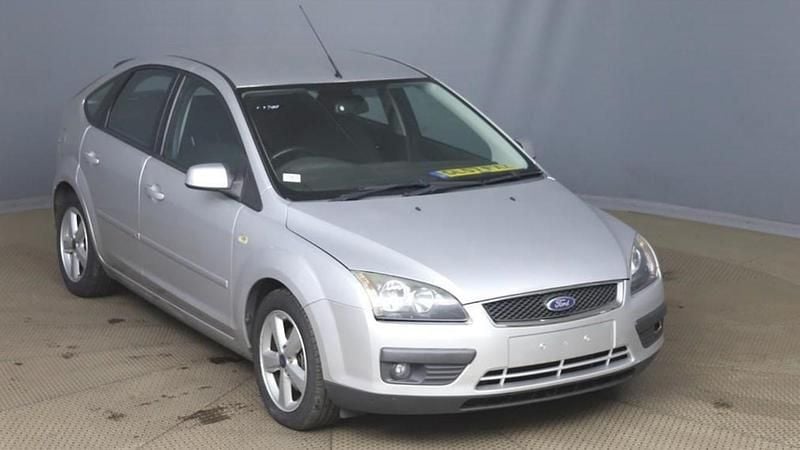 Silver metallic Used 2007 Ford Focus Zetec Hatchback | £995 (Super price) - Image 1/1