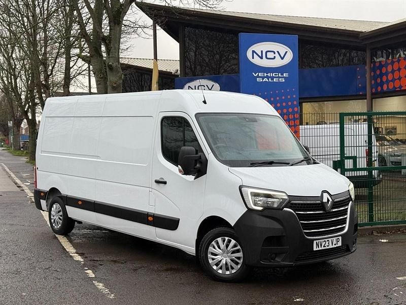 White Used 2023 Renault Master Van | £16,490 (Good price) - Image 1/4