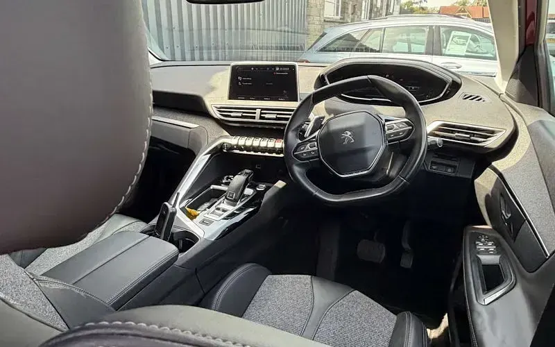 Used Peugeot 3008 Allure 165 HP (121 kW) 2018 Red SUV