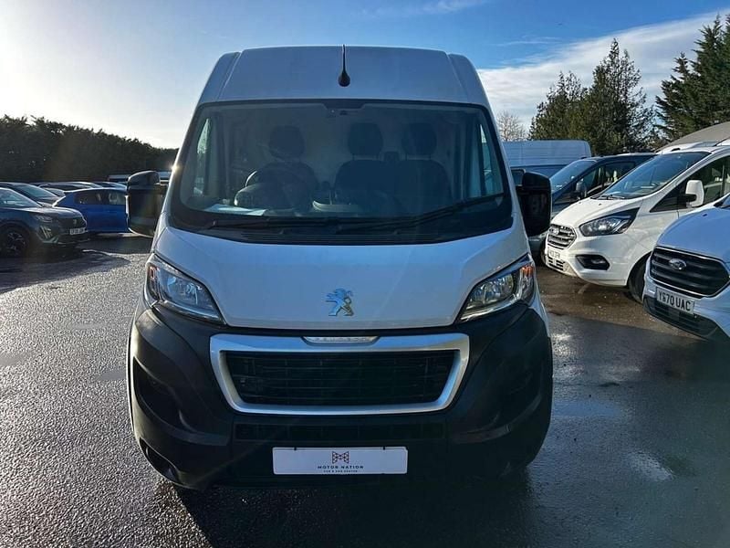 Second-hand Peugeot Boxer Premium 140 CP (102 kW) 2024 Alb Van
