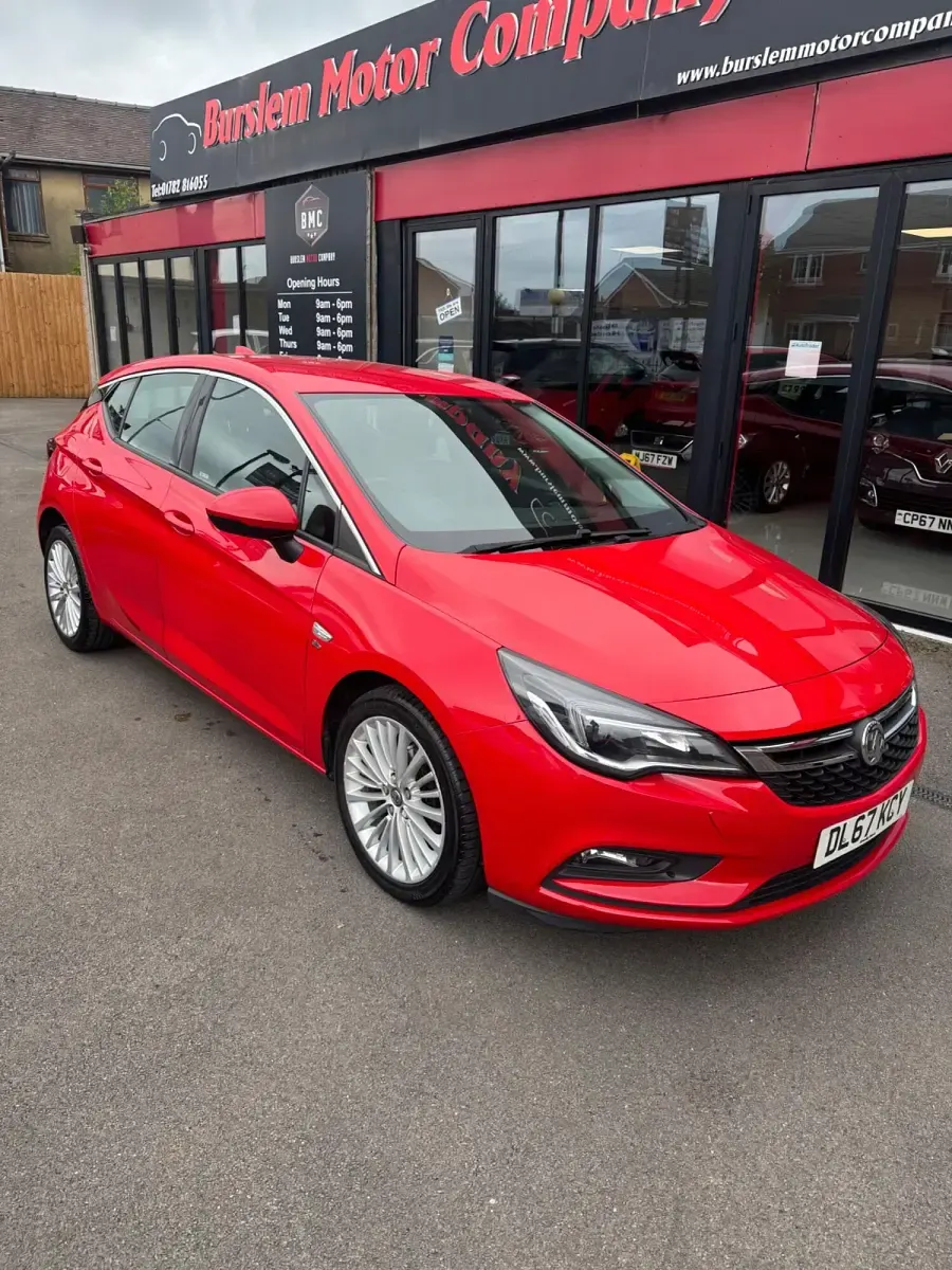 Used Vauxhall Astra Elite 150 HP (110 kW) 2018 Red Hatchback