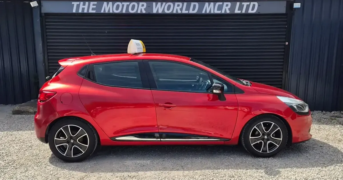 Used Renault Clio Dynamique 90 HP (66 kW) 2016 Red Hatchback