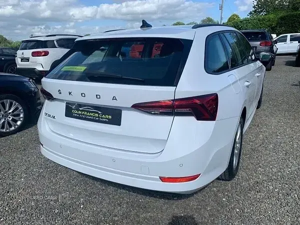 Begagnad Skoda Octavia SE Technology 2023 Vit Kombi