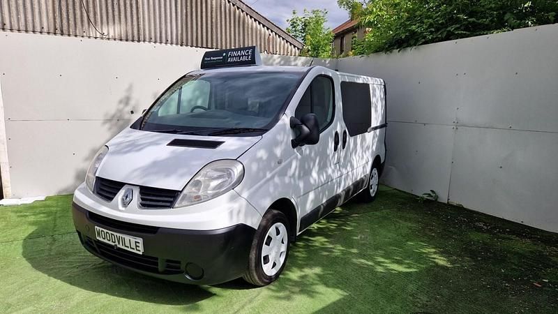 Used Renault Trafic 115 HP (84 kW) 2011 White MPV