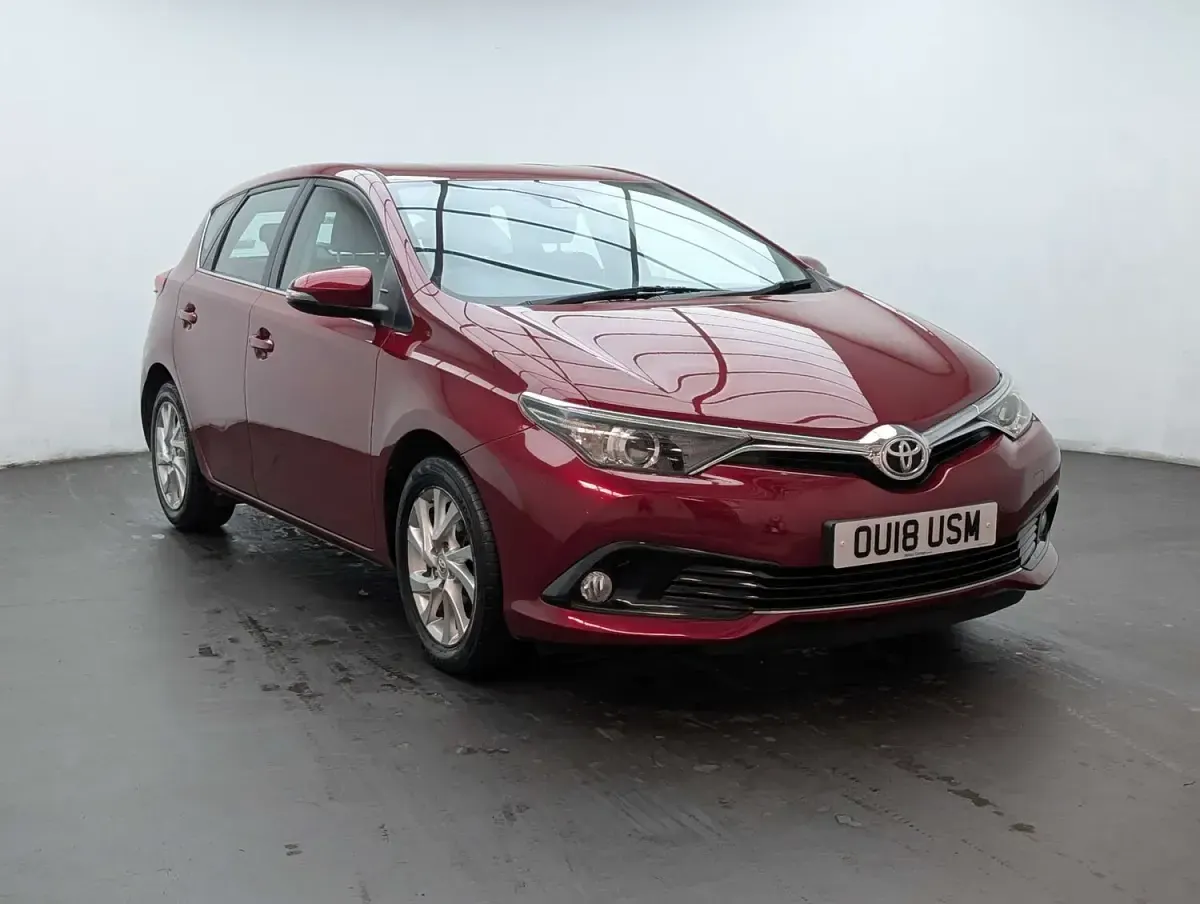 Used Toyota Auris 116 HP (85 kW) 2018 Red Hatchback