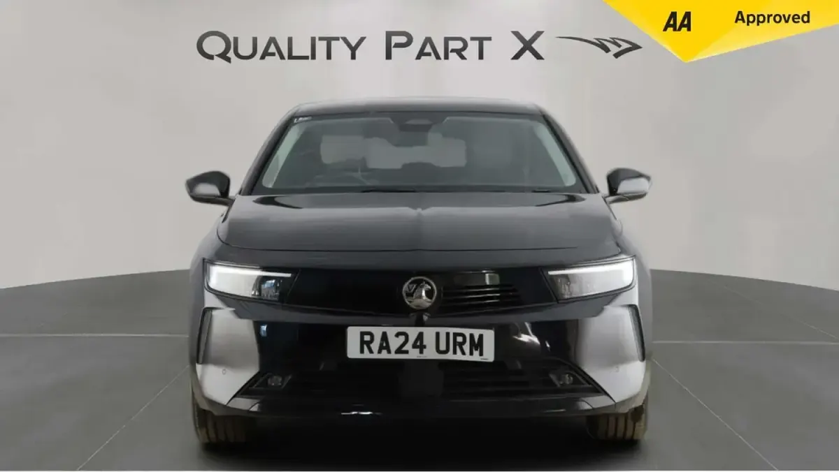 Begagnad Vauxhall Astra Design Edition 110 HK (80 kW) 2024 Svart Halvkombi
