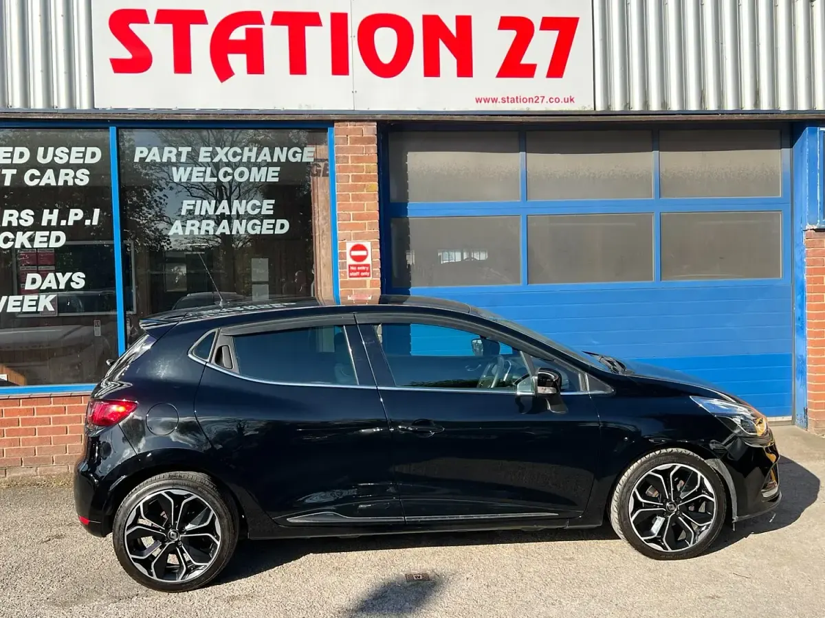 Used Renault Clio Iconic 110 HP (80 kW) 2019 Black Hatchback