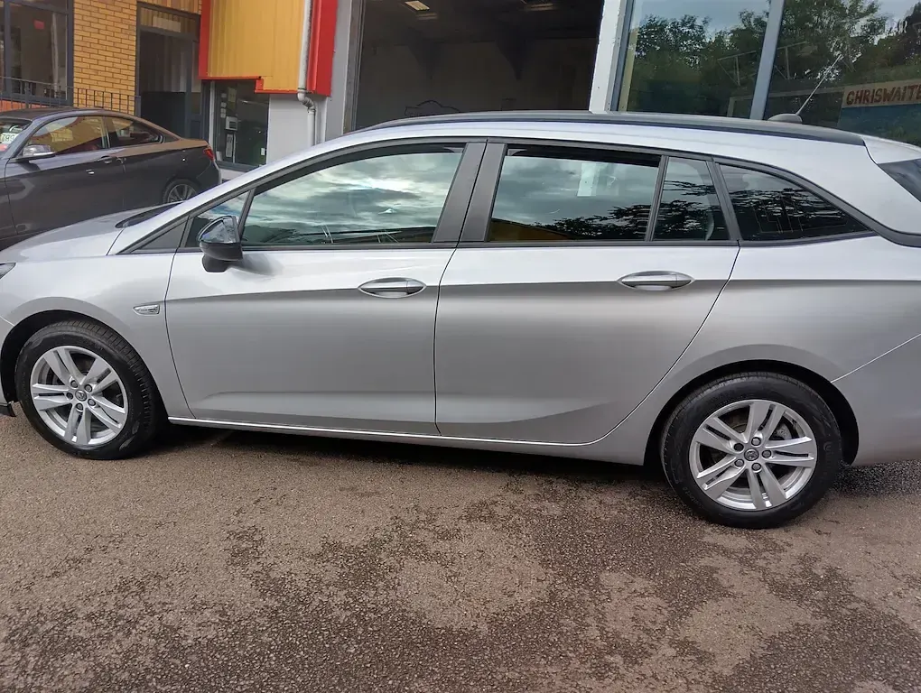Used Vauxhall Astra Business Edition 130 HP (95 kW) 2022 Silver Estate