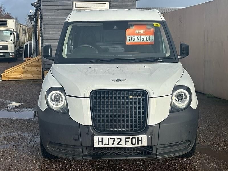 Used LEVC VN5 Business 150 HP (110 kW) 2022 White MPV