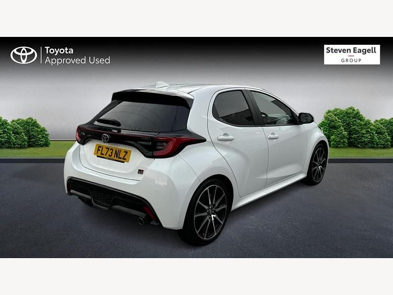 Used Toyota Yaris Hybrid Sport 116 HP (85 kW) 2023 White Hatchback