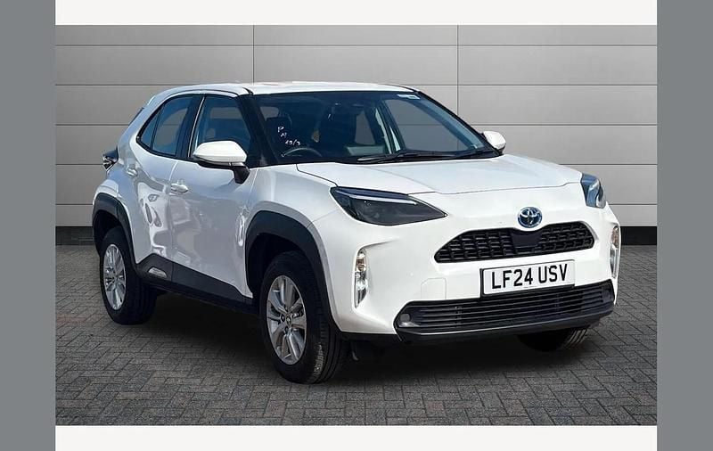 Used Toyota Yaris Cross 116 HP (85 kW) 2024 Pure white SUV