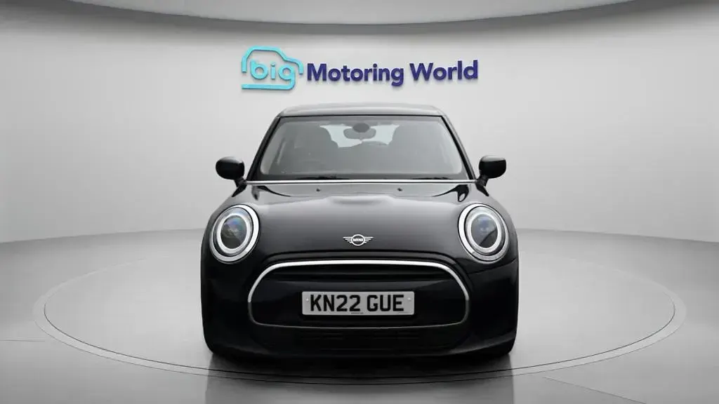 Used Mini ONE Classic 102 HP (75 kW) 2022 Black Hatchback