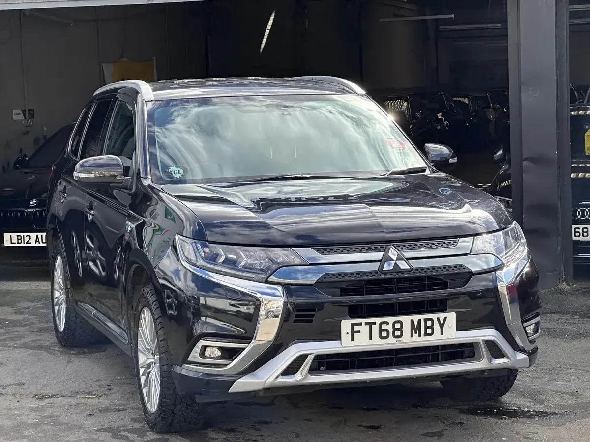 Used Mitsubishi Outlander P-HEV 2018 Black Estate