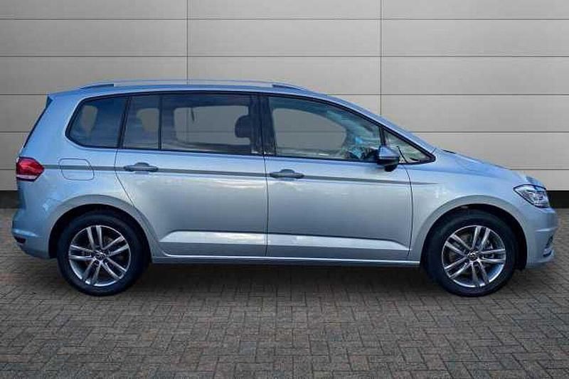 Used VW Touran Match 150 HP (110 kW) 2025 Silver MPV