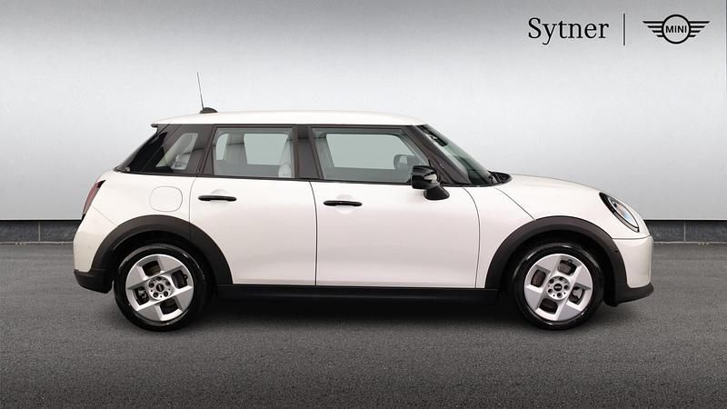 Used Mini Cooper Hatch 154 HP (113 kW) 2024 White Hatchback