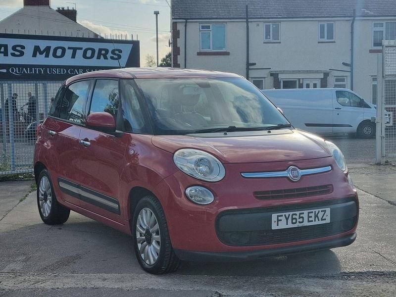 Red Used 2015 Fiat 500L Pop Star MPV | £2,990 (Good price) - Image 1/4