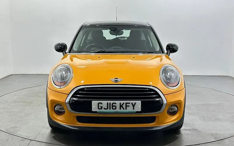 Used Mini Cooper Hatch 136 HP (100 kW) 2016 Orange Hatchback
