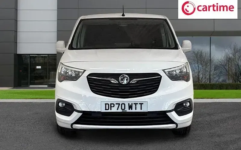 Used Vauxhall Combo Sportive 101 HP (74 kW) 2020 White MPV