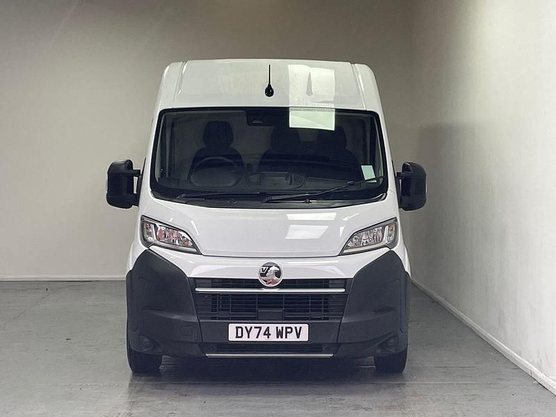 Used Vauxhall Movano S 140 HP (102 kW) 2024 White MPV