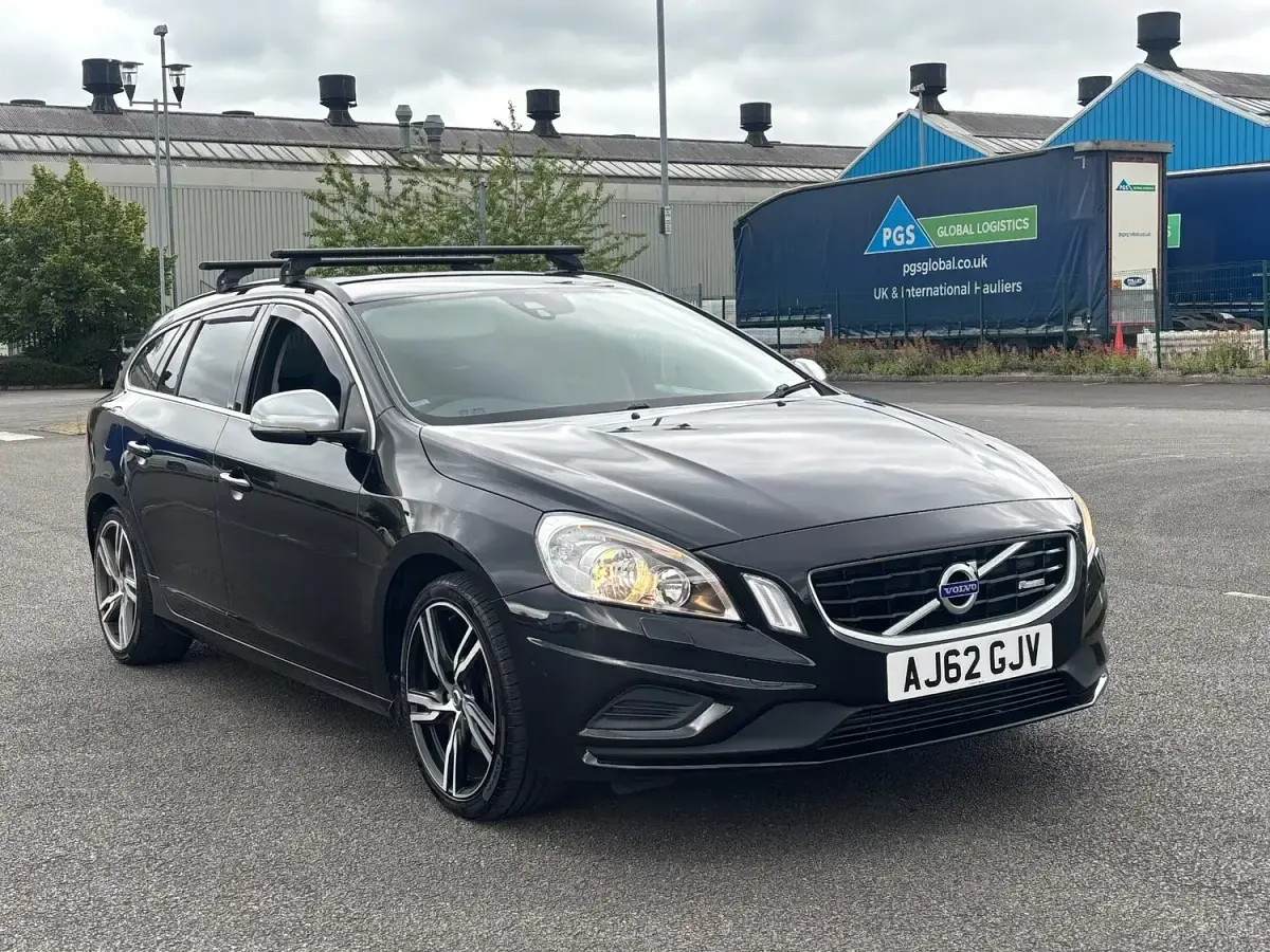 Used Volvo V60 R-Design 115 HP (84 kW) 2012 Black Estate