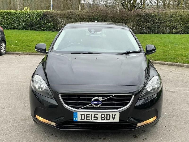 Used Volvo V40 SE 115 HP (84 kW) 2015 Black Hatchback