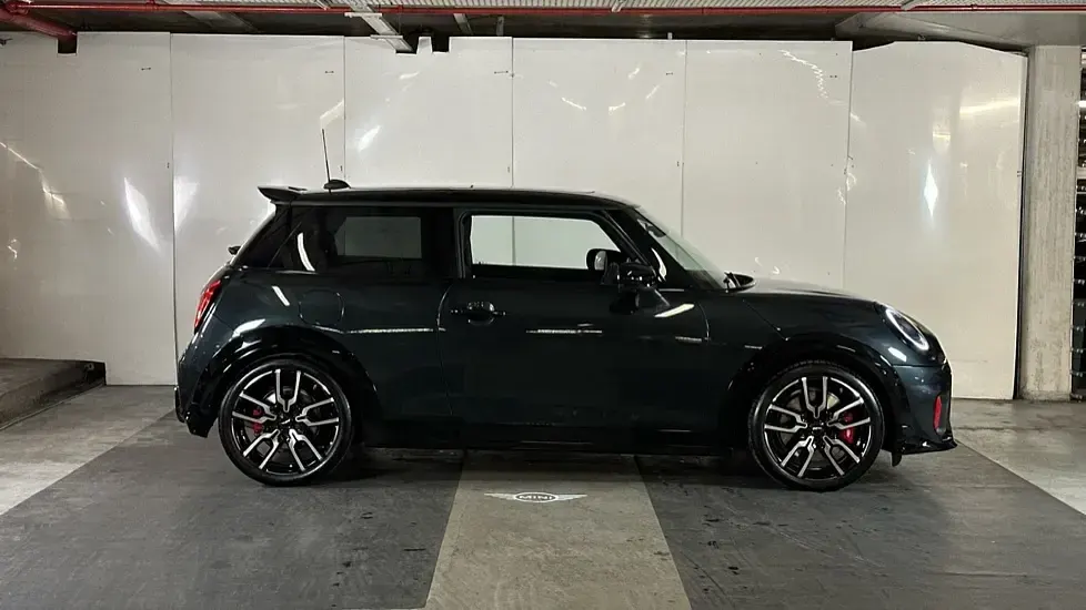 Usado Mini John Cooper Works Hatch 228 CV (167 kW) 2024 Gris Utilitario