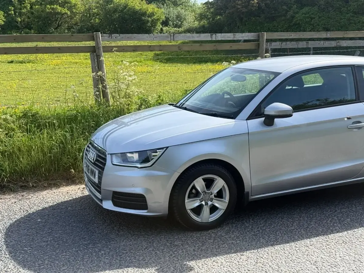 Used Audi A1 Design 95 HP (69 kW) 2018 Silver Hatchback