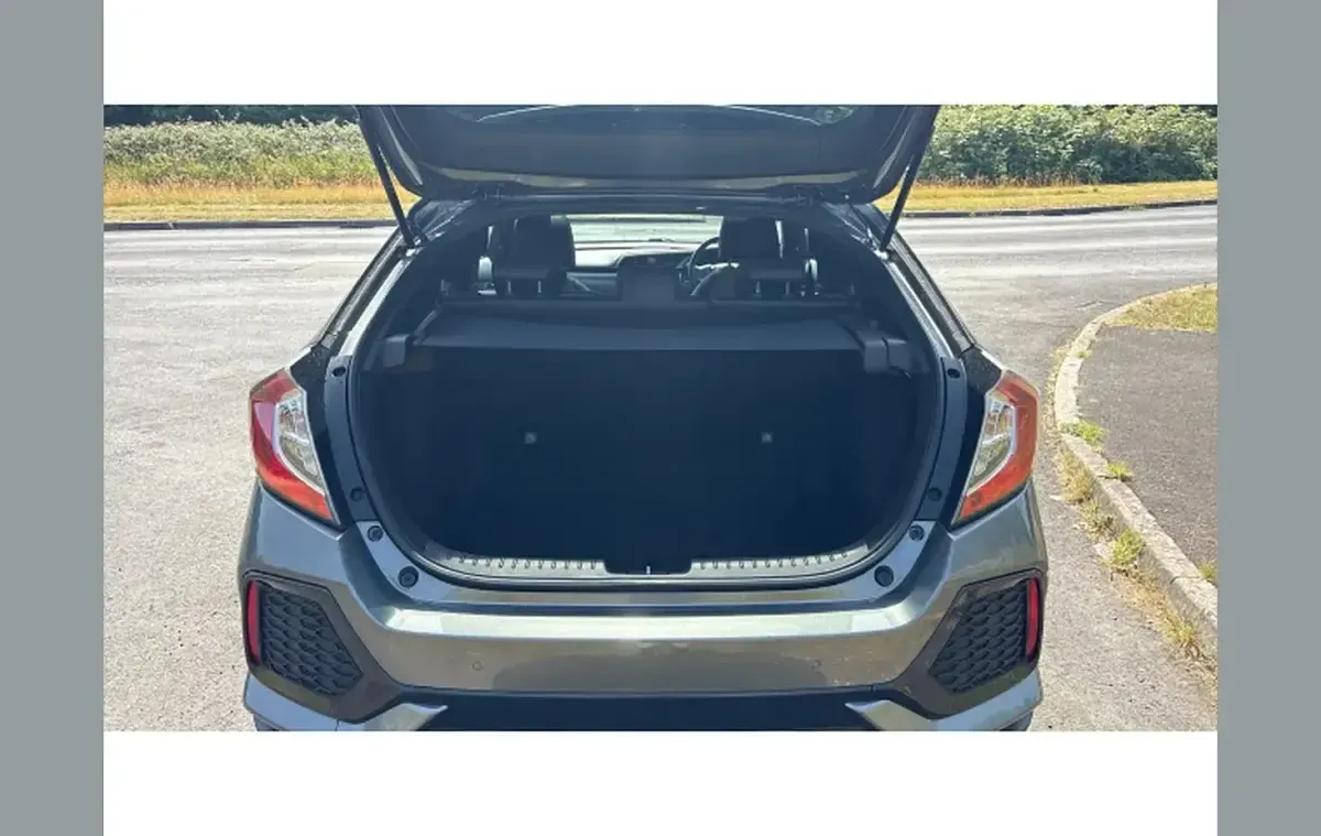 Used Honda Civic Prestige 180 HP (132 kW) 2019 Silver Hatchback