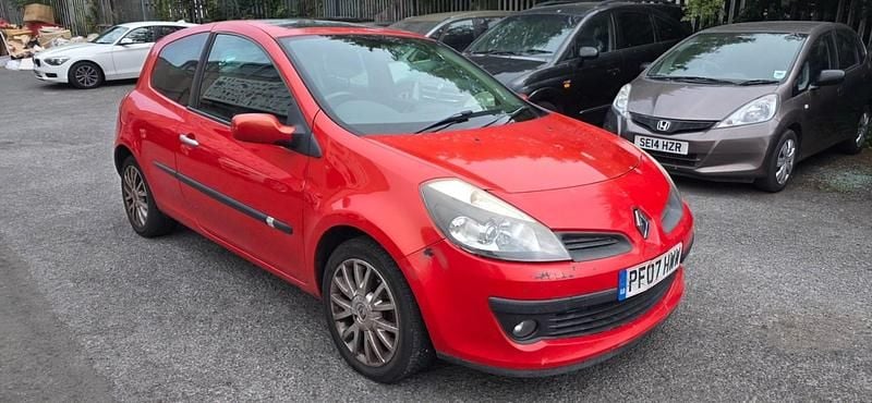 Red Used 2007 Renault Clio II Dynamique Hatchback | £699 (Super price) - Image 1/4